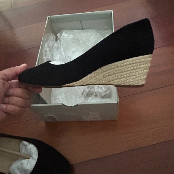 Abeo Black Suede wedge shoes (New in Box) - Picture 3 of 5